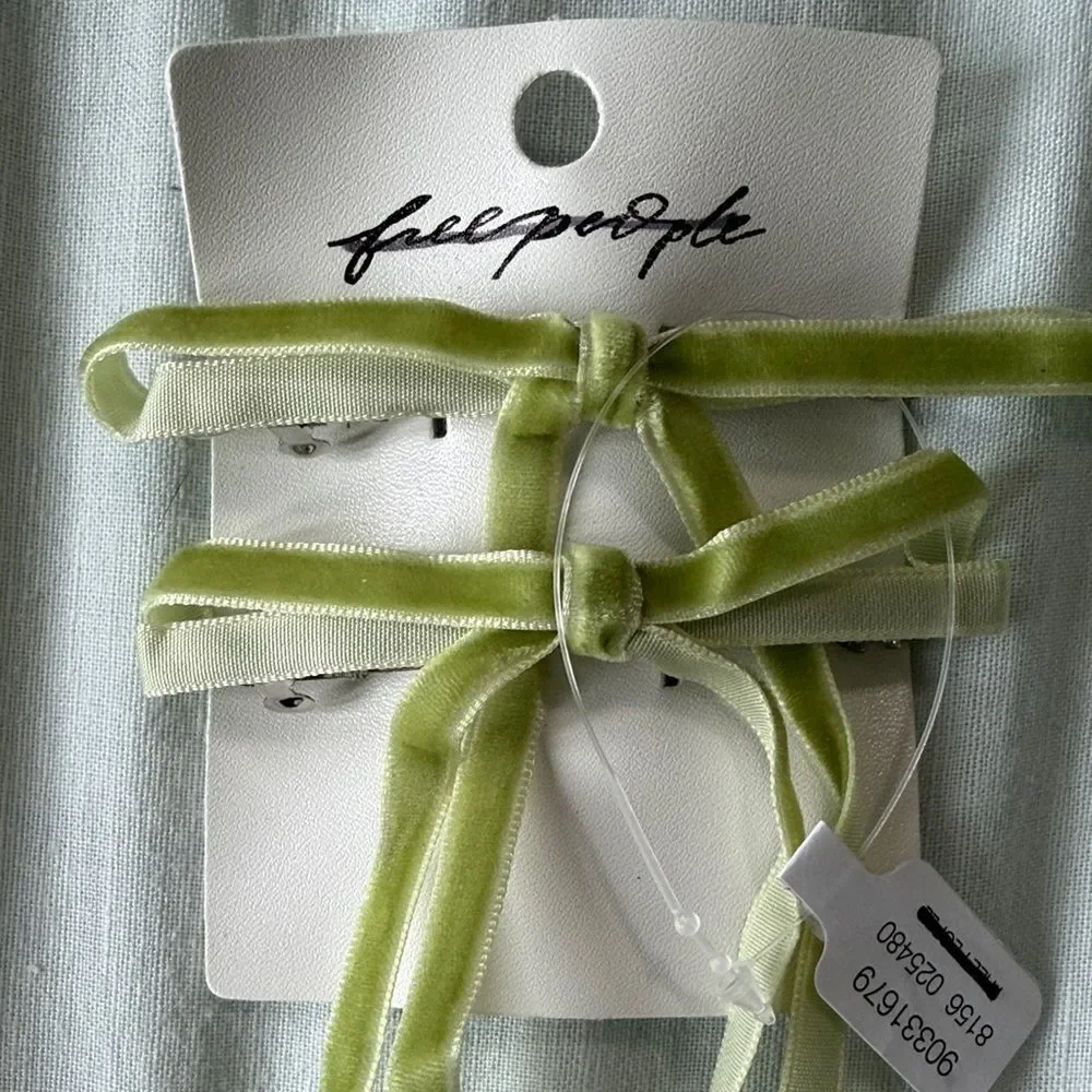 Free People Set of Velvet Ribbon Hair Bows